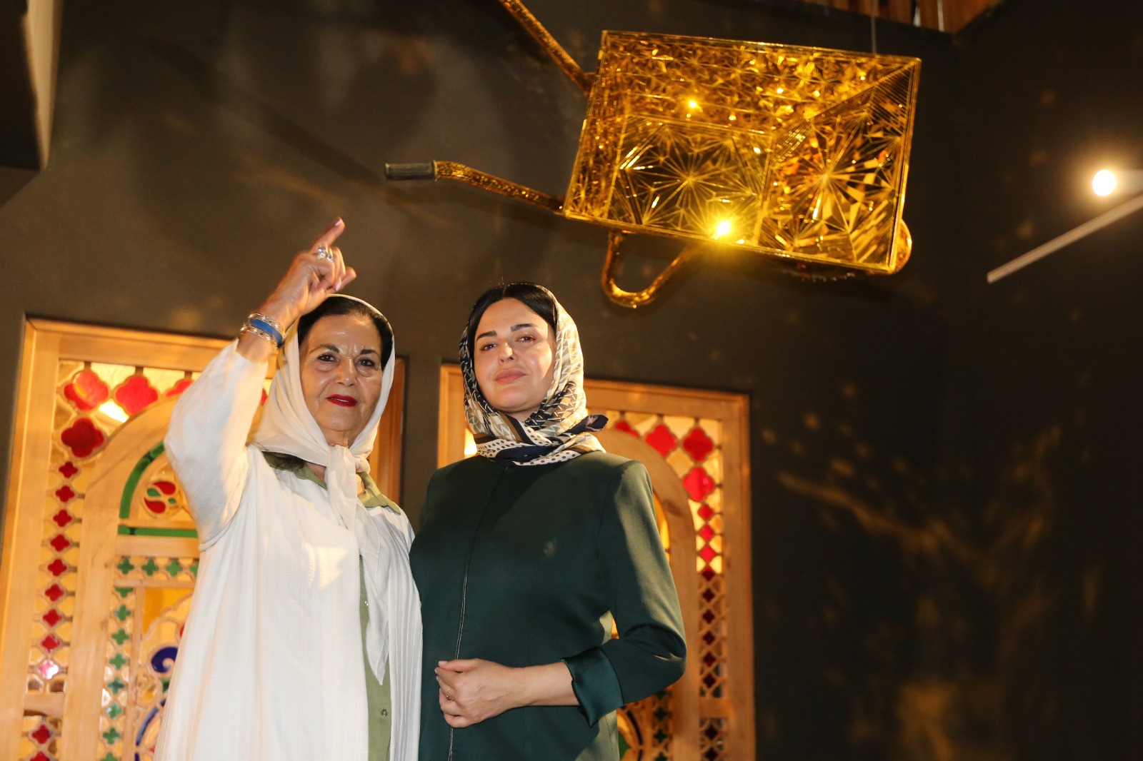 آتنا رشیدی پوری بنایی گالری رشیدی هتل رشیدیه