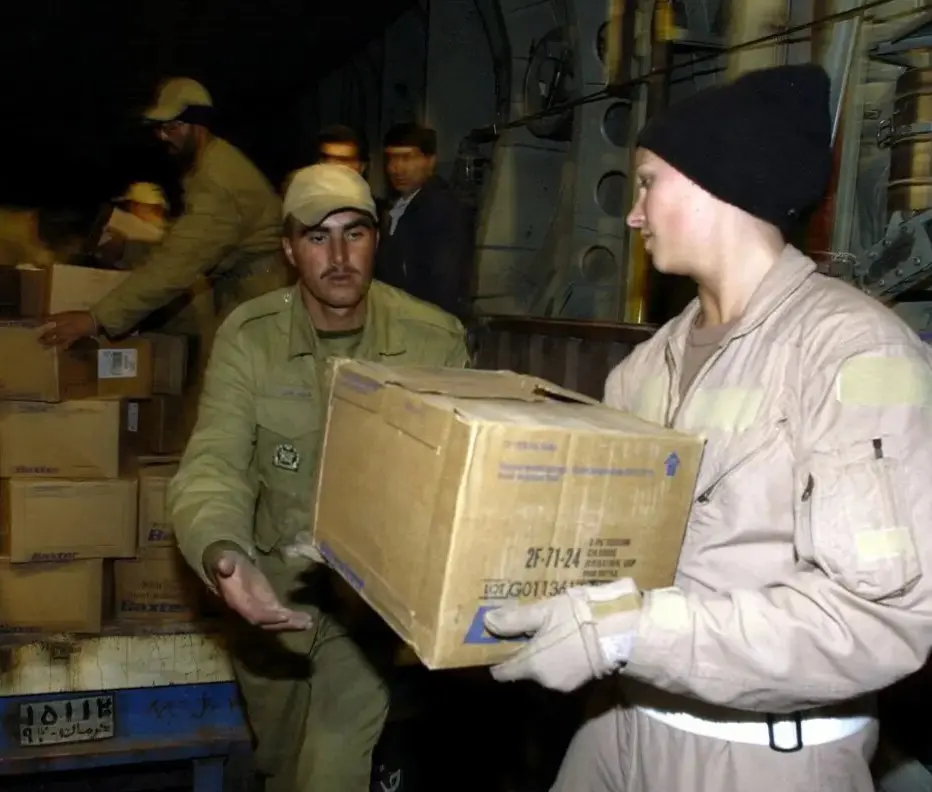 سرباز آمریکایی سرباز ایرانی زلزله بم