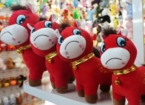 عروسک اسب گریان 