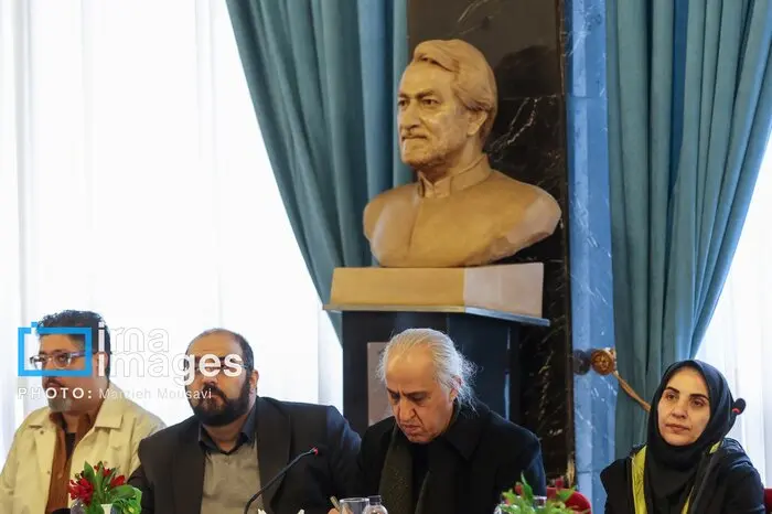 دیدار هنرمندان با محمدرضا عارف 