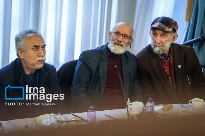 دیدار هنرمندان با محمدرضا عارف 