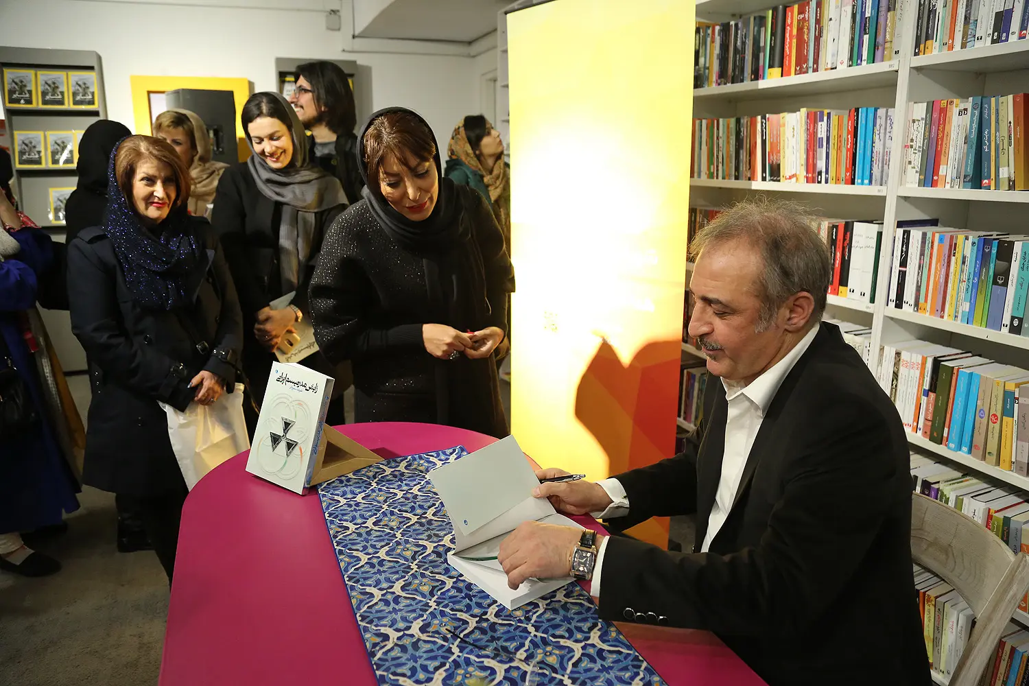 رونمایی کتاب علیرضا سمیع آذر در شهر کتاب فرشته