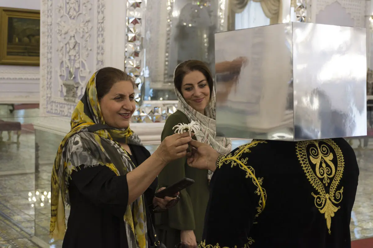 اجرای پرفورمنس 