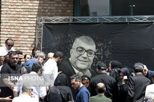 رضا حداد به خاک سپرده شد/ محمد رحمانیان: مرگ رضا از دراماتیک‌ترین مرگ‌های ۵۰ سال اخیر است/ نامه آتیلا پسیانی که ستاره با اشک خواند