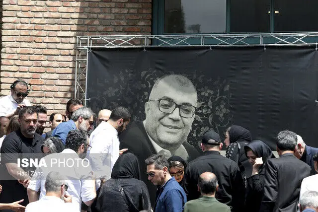 رضا حداد به خاک سپرده شد/ محمد رحمانیان: مرگ رضا از دراماتیک‌ترین مرگ‌های ۵۰ سال اخیر است/ نامه آتیلا پسیانی که ستاره با اشک خواند