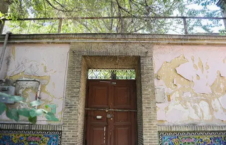 واقعه‌ای که این روزها پشت در خانه بزرگان ادبیات ایران نشسته است