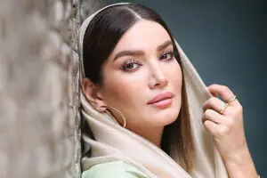منین ستوده: من بی‌شرف‌ترین عاشق این خاکم/ فیلترشکن ۶ میلیون تومان