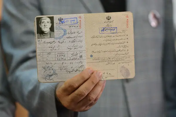 ببینید: حضور هنرمندان در مراسم ختم داریوش اسدزاده