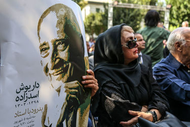 تشییع پیکر زنده‌یاد داریوش اسدزاده از مقابل خانه هنرمندان