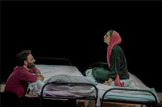 برای لغو نکردن نمایش از برخی همکاران ناسزا شنیدیم/ روایت یک کارگردان از اجرا در روزهایی که مردم حال دیدن تئاتر ندارند