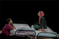 برای لغو نکردن نمایش از برخی همکاران ناسزا شنیدیم/ روایت یک کارگردان از اجرا در روزهایی که مردم حال دیدن تئاتر ندارند