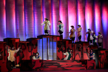 اجرای نمایش "هملت و دن کیشوت" در سالن اصلی تئاترشهر