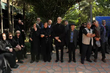 تشییع پیکر رضا امیر یاراحمدی در خانه هنرمندان