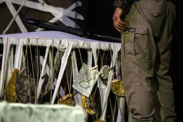 نمایش "سنگر دوست داشتنی" در تالار ناصرخسرو