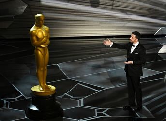 جیمی کیمل با اشاره به مجسمه اسکار: او یک مرد کامل است!