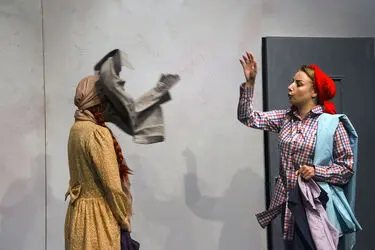 نمایش "آنشرلی با موهای خیلی قرمز" در تالار مولوی