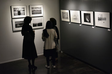 نمایشگاه گروهی عکس از 77 هنرمند در گالری ایوان