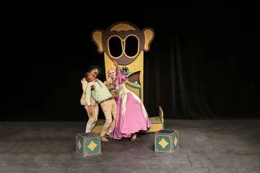 اجرای نمایش "سرزمین تهی سران" در تماشاخانه مهرگان