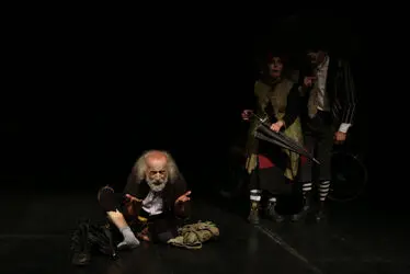 نمایش "فاندو و لیز" در تماشاخانه مهرگان