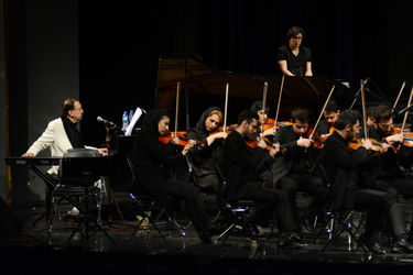 کنسرت ناصر چشم‌آذر به همراه اشکان خطیبی در تالار وحدت