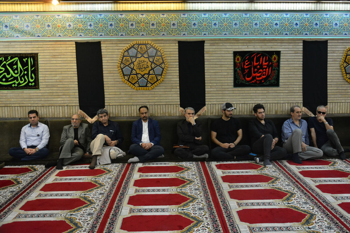 مراسم ختم زنده یاد داریوش اسدزاده در مسجد بلال