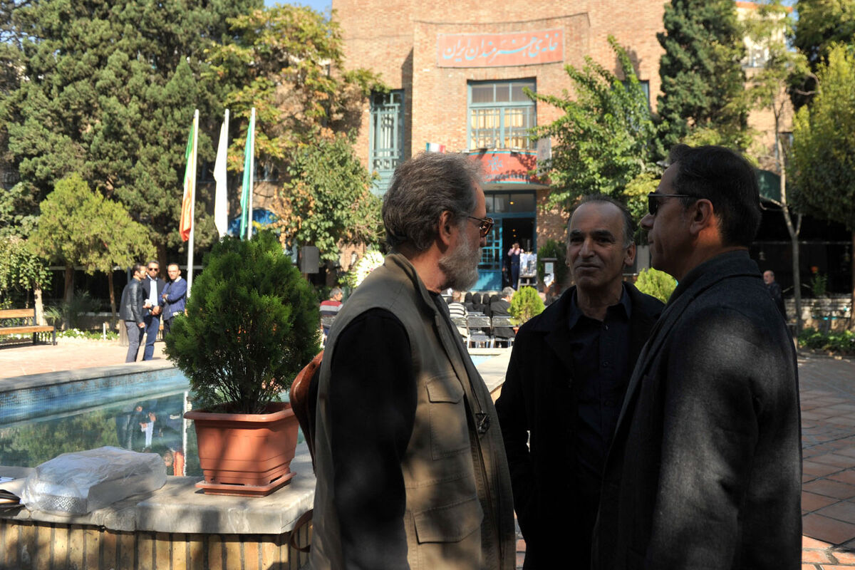 تشییع پیکر رضا امیر یاراحمدی در خانه هنرمندان