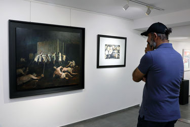 “Crowding” at Mojdeh Art Gallery featuring 15 artists 