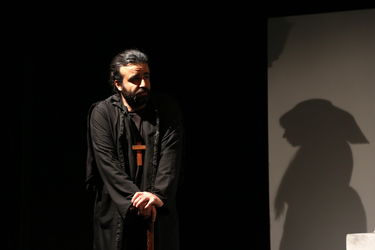 اجرای نمایش "آندورای تئاتر اشتباهات" در تئاتر باران