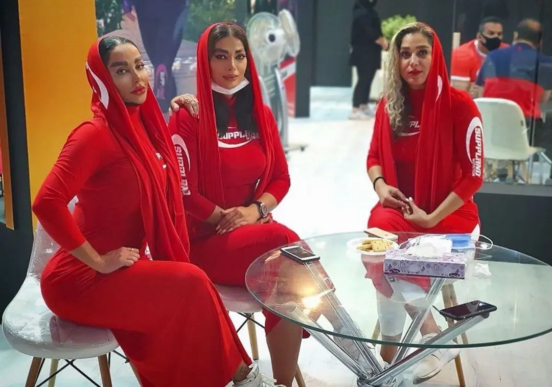 ماجرای استایل جنجالی دختران بدنساز ایرانی در یک نمایشگاه/ عکس