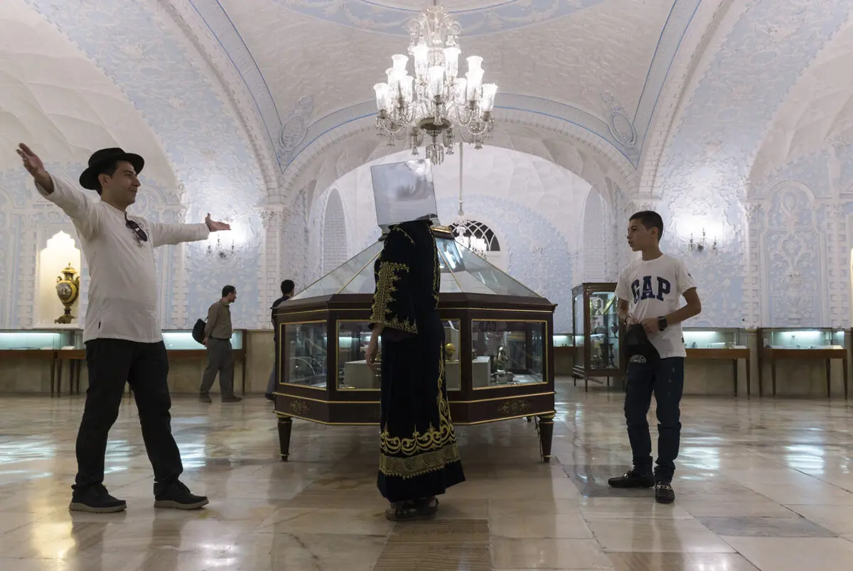 اجرای پرفورمنس 