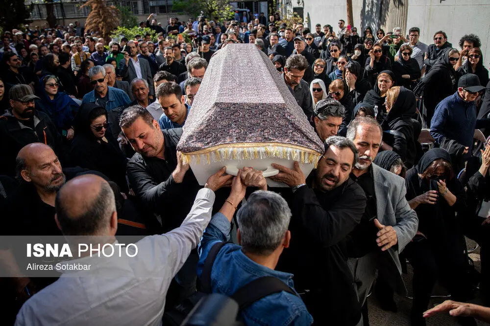 تشییع پیکر رضا داوودنژاد