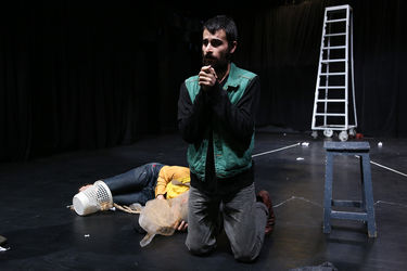 نمایش " در انتظار گودو " در سالن قشقایی تئاترشهر