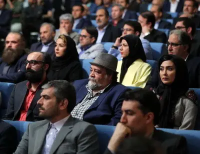 عکس ها از افطاری هنرمندان و رئیس جمهور