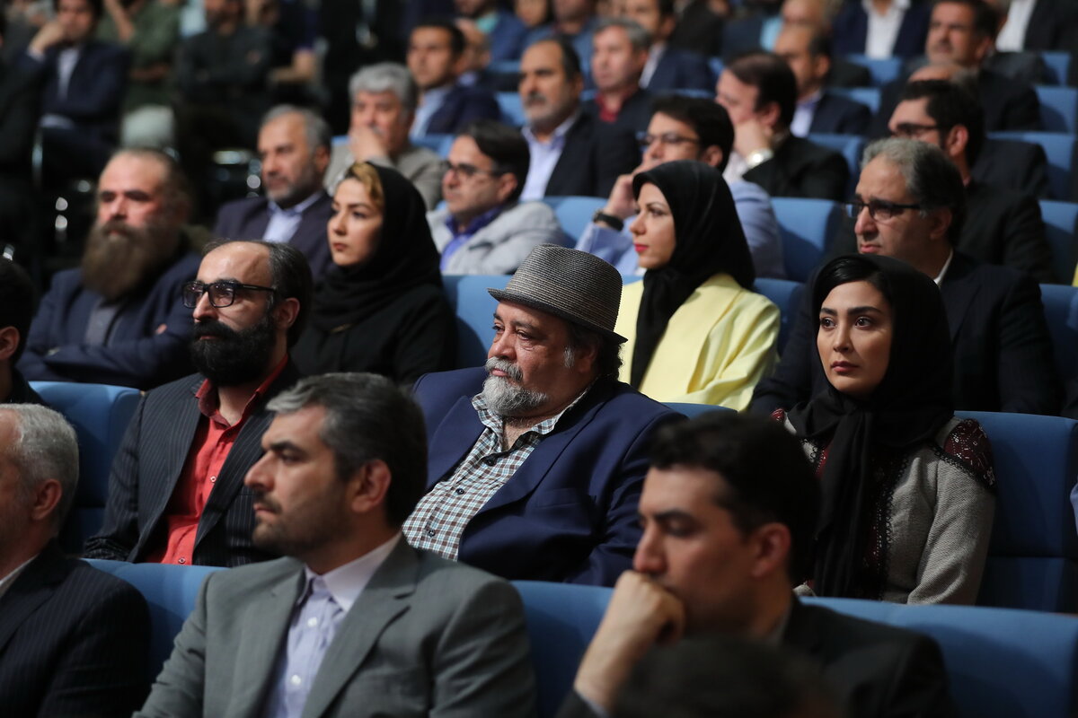 عکس ها از افطاری هنرمندان و رئیس جمهور