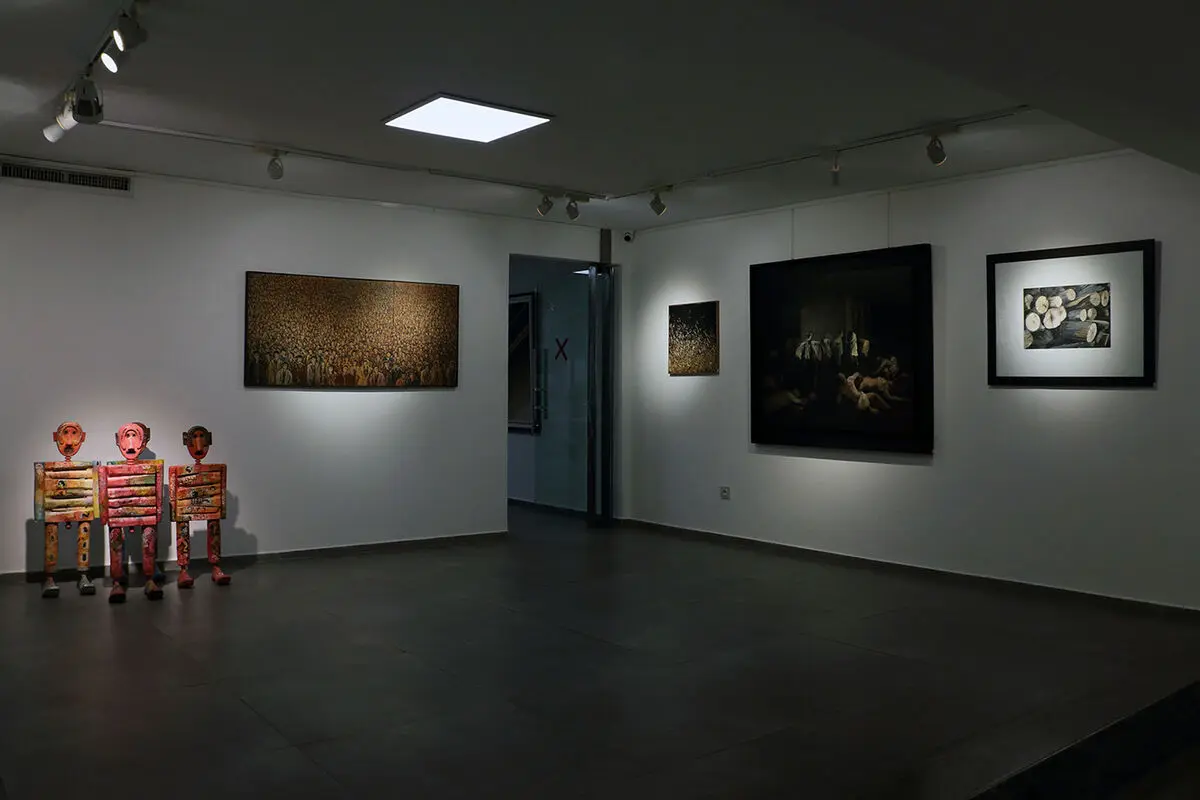 “Crowding” at Mojdeh Art Gallery featuring 15 artists 