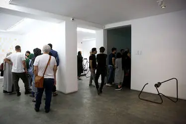 نمایشگاه چیدمان مونا آقابابایی با عنوان «مطالعه در سطح» در گالری اُ