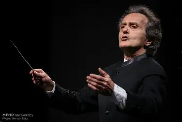 Tehran’s Symphony Orchestra performs in Vahdat Hall