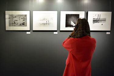 نمایشگاه گروهی عکس از 77 هنرمند در گالری ایوان