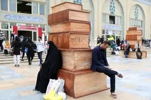 ببینید: تذکر حجاب توسط ویکتور هوگو و تولستوی/ بنری که در نمایشگاه کتاب خبرساز شد