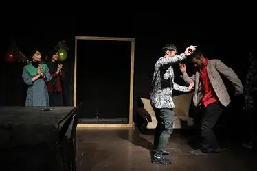 نمایش "بی‌سرپرست" در تماشاخانه مهرگان