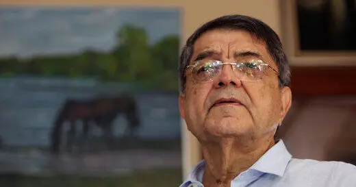 بازداشت نویسنده مشهور به اتهام اخلال در نظم و آرامش
