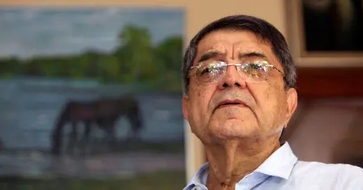 بازداشت نویسنده مشهور به اتهام اخلال در نظم و آرامش