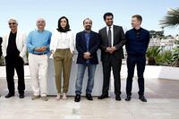 یکی به نعل، یکی به میخ، سه تا به دیوار!