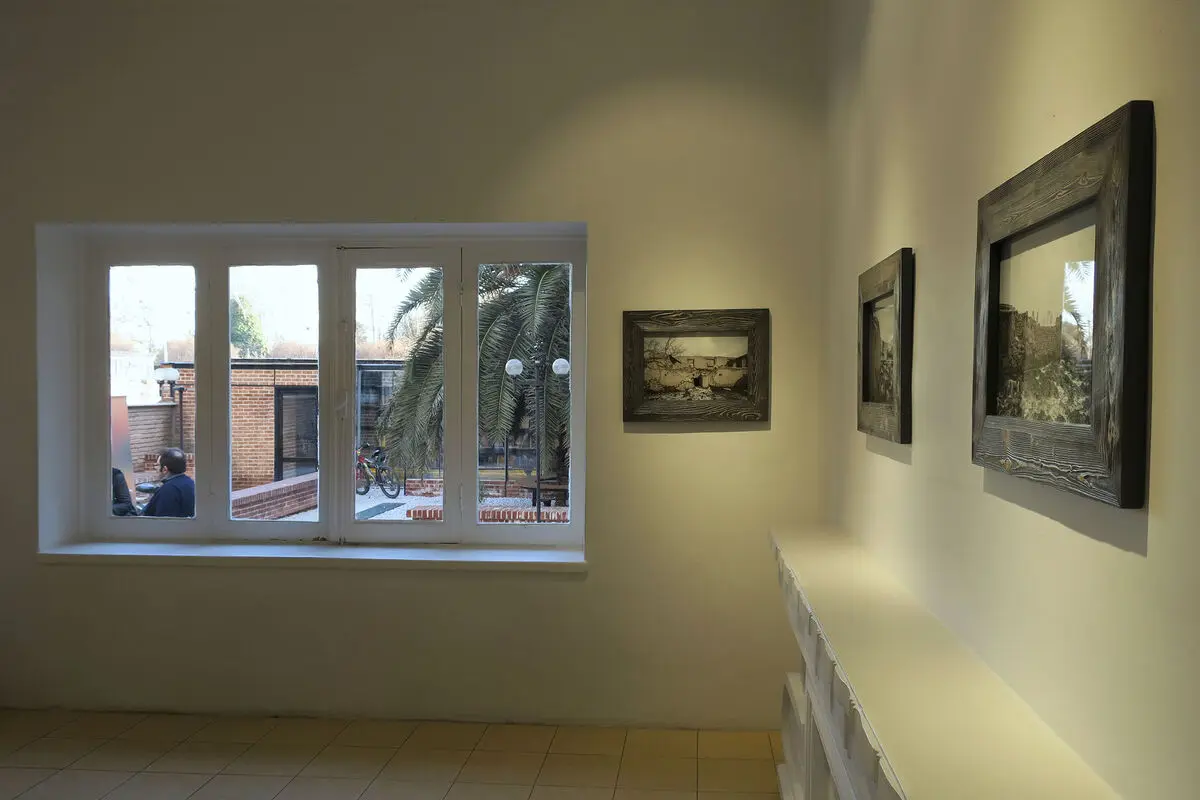 نمایشگاه عکس سکوت در عمارت روبرو
