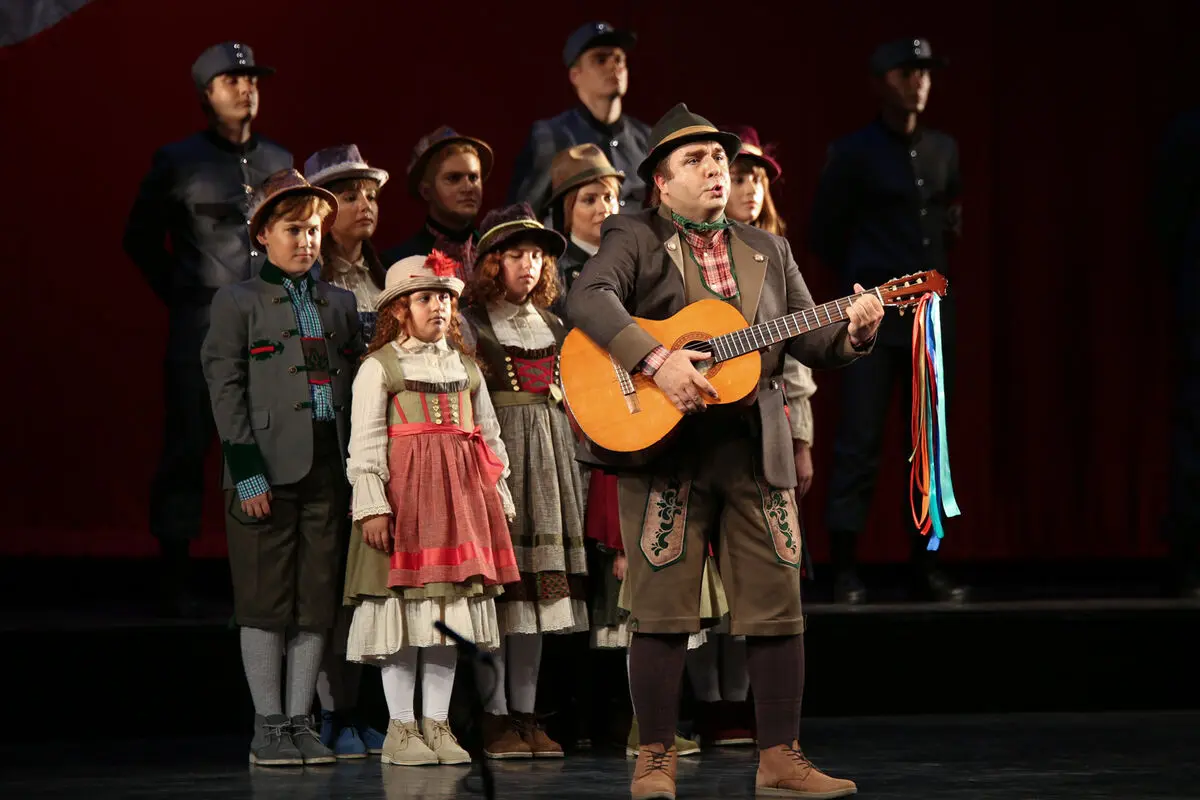 نمایش موزیکال