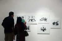عینیت بخشیدن به تصاویری خیالی/ گزارش تصویری ایران آرت از نمایشگاه " خنده‌ی گربه‌ی نشسته" را ببینید