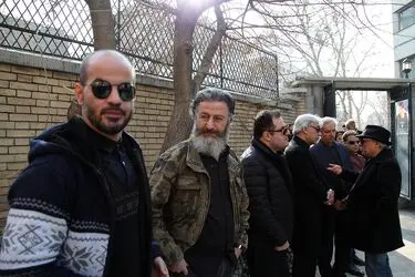 تشییع پیکر علی معلم از مقابل خانه سینما