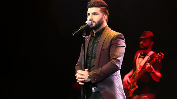 ببینید: حرف‌های عجیب خواننده پاپ ایرانی در یک مصاحبه / پای یک خواننده زن در میان است