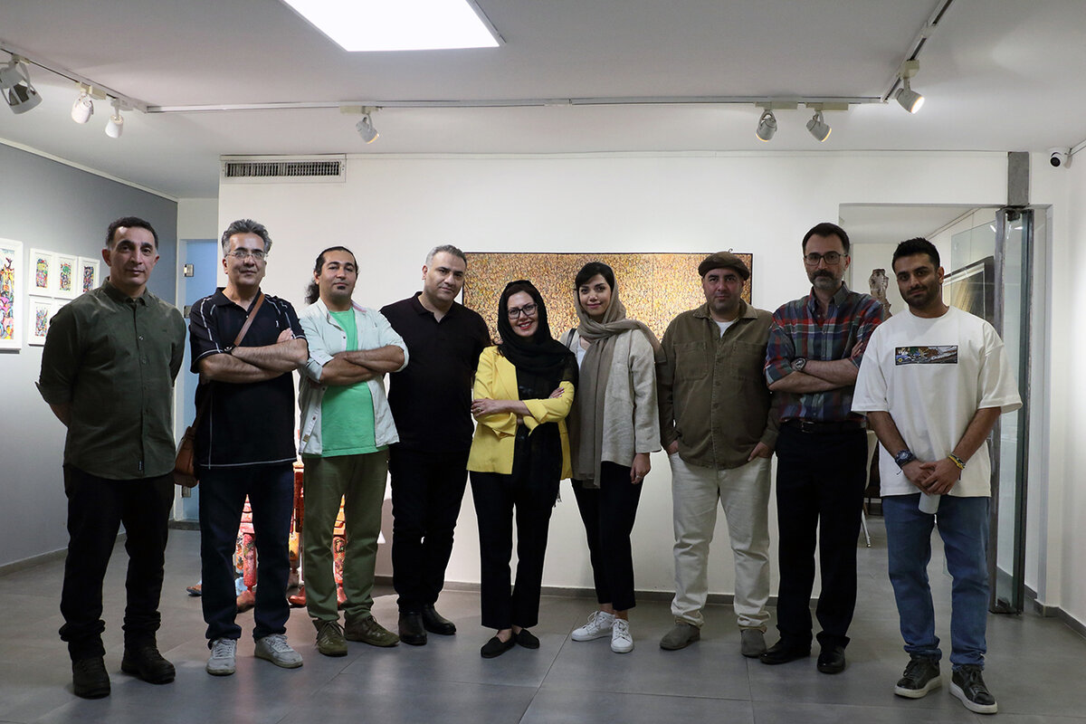 Look: “Crowding” at Mojdeh Art Gallery featuring 15 artists 