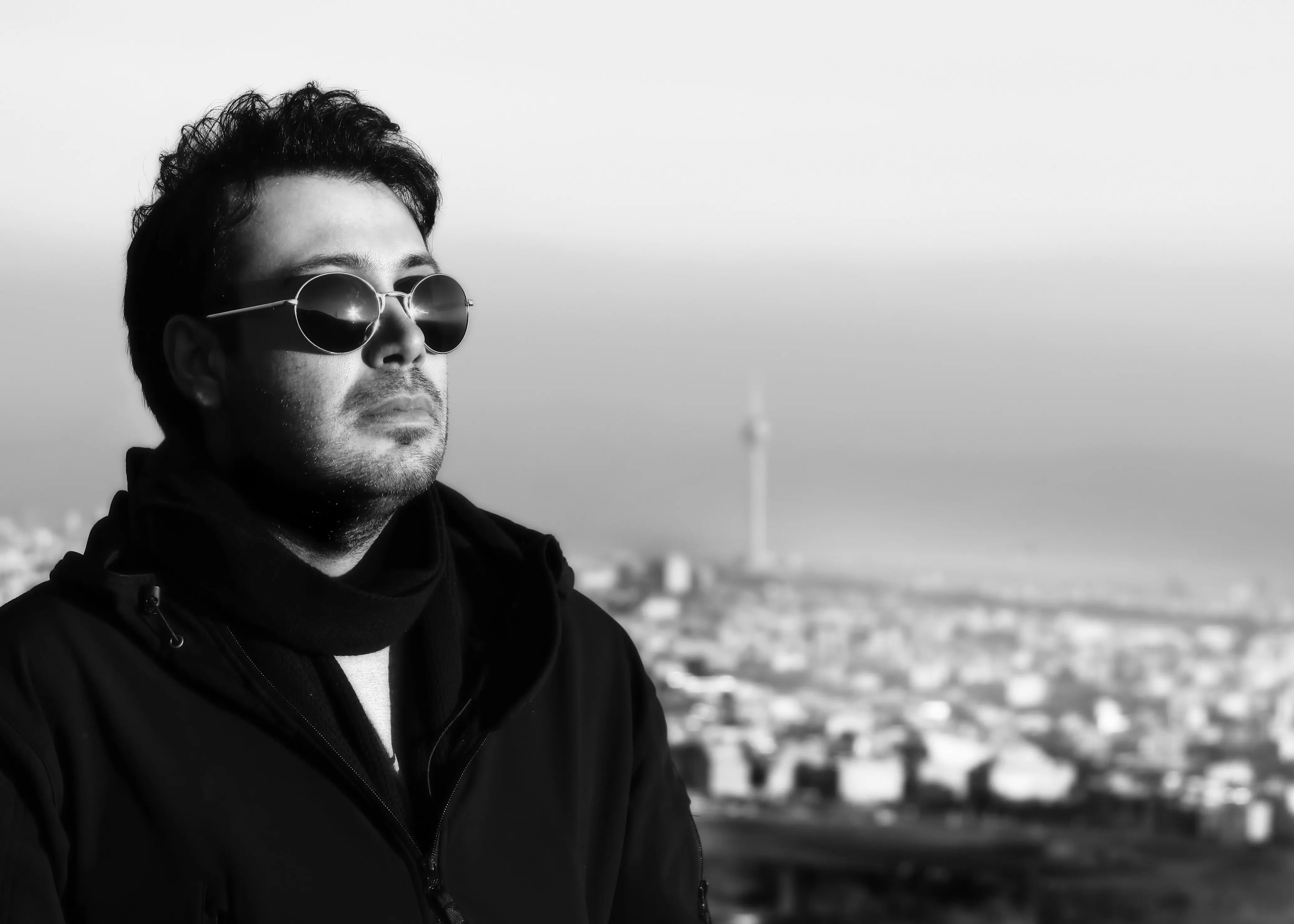 محسن چاوشی: خدا آزاد کرد، آباد هم می‌کند؟!